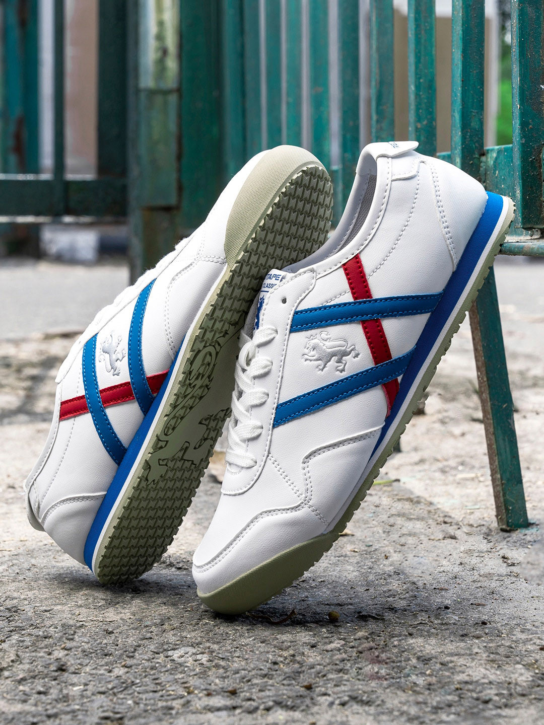 

Red Tape Men Striped Lace-Up Sneakers, White