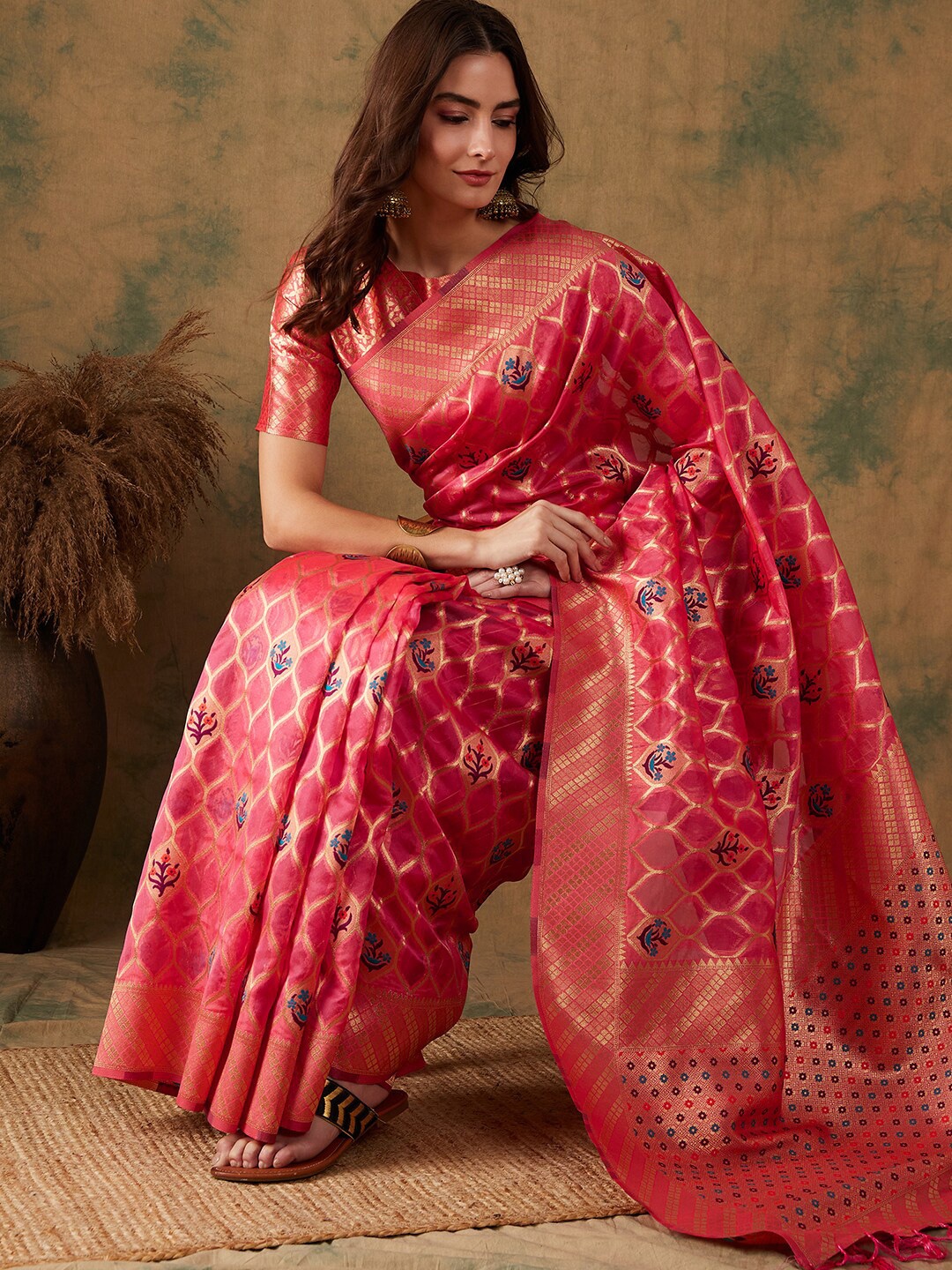 

Sangria Pink & Green Ethnic Motifs Woven Design Organza Zari Kanjeevaram Saree