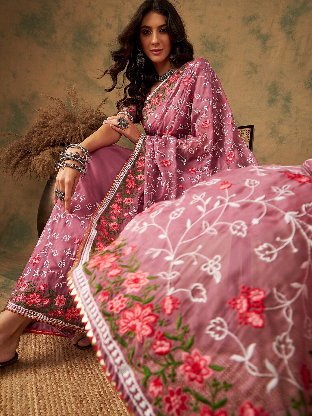 

Sangria Floral Embroidered Saree, Peach