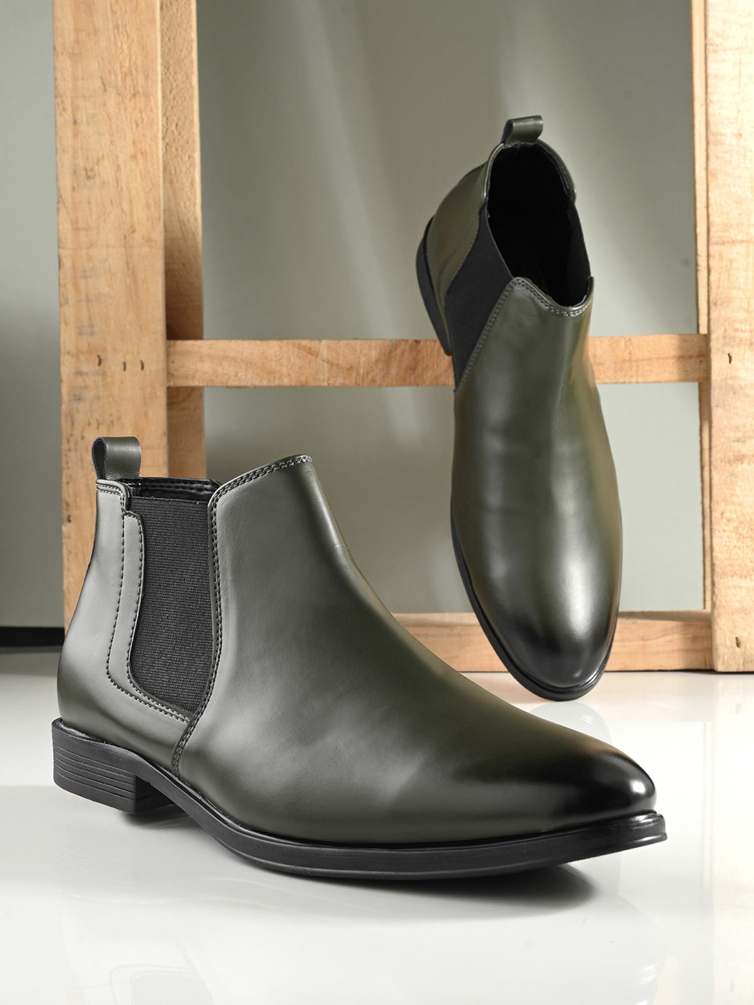 

The Roadster Lifestyle Co. Men Mid-Top Chelsea Boots, Olive