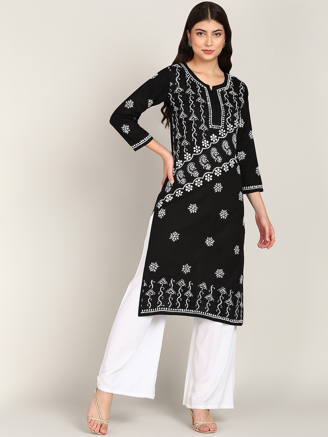 

VAHSON Ethnic Motifs Embroidered Pure Cotton Chikankari Kurta, Black