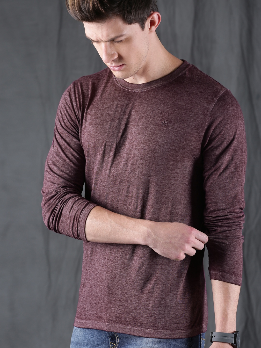 

WROGN Men Burgundy Solid Round Neck Pure Cotton T-shirt