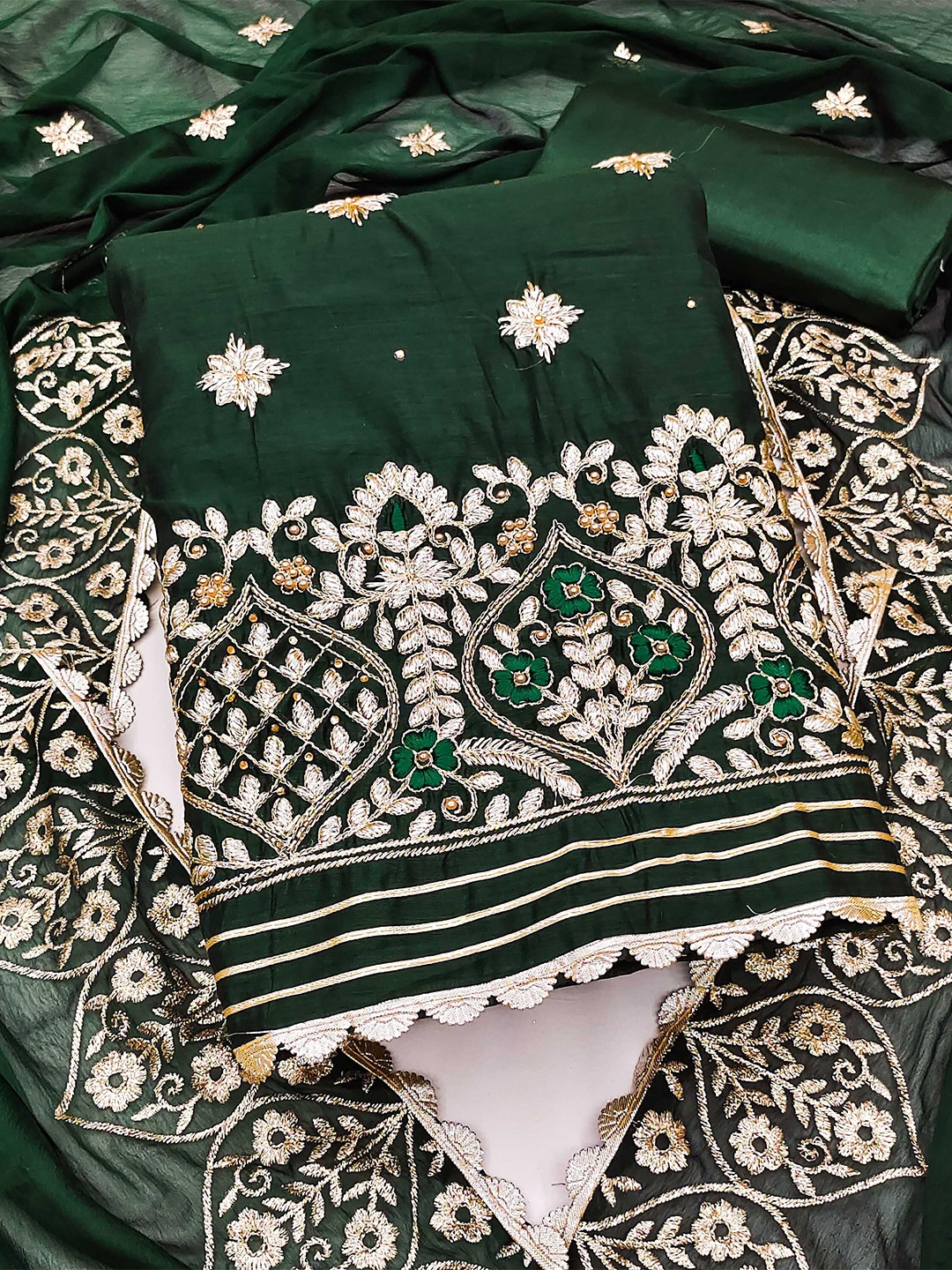 

SHADOW & SAINING Floral Beads & Stones Embroidered Unstitched Dress Material, Green