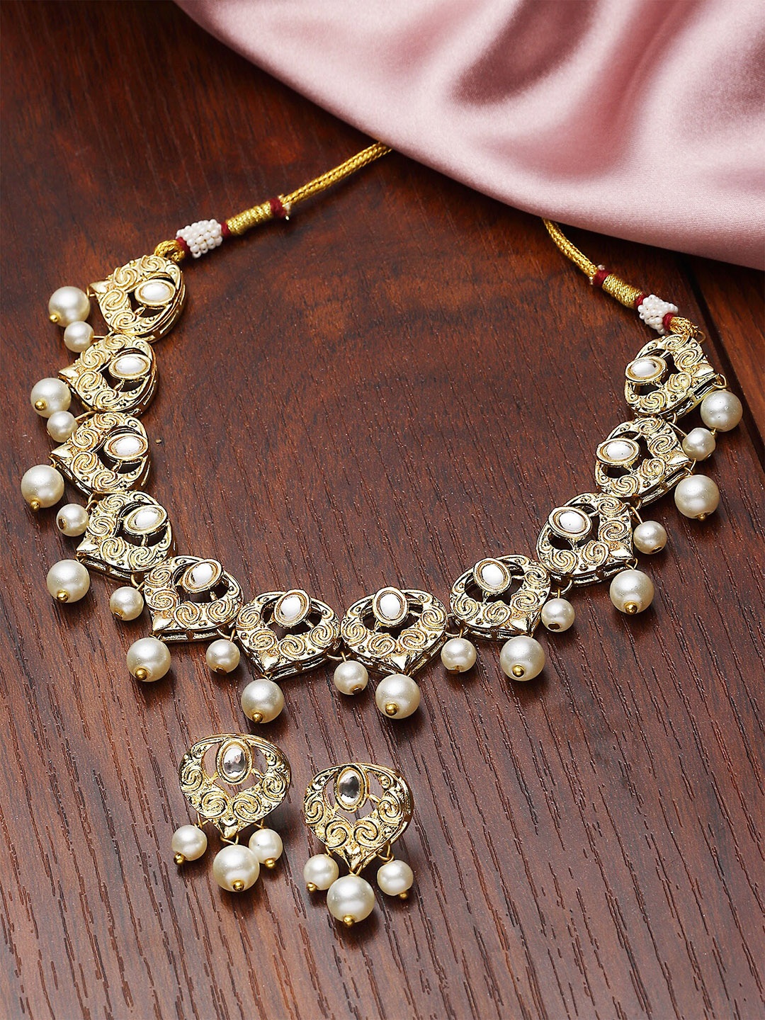 

KARATCART Gold-Plated Kundan-Studded & Artificial Pearl Beaded Necklace & Earrings