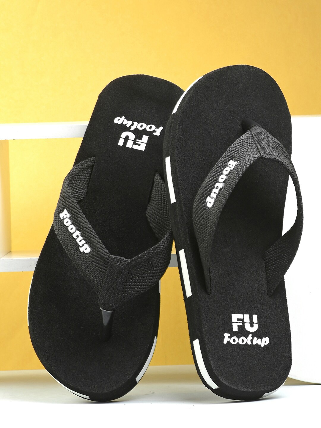 

FOOTUP Men Textured Thong Flip-Flops, Black