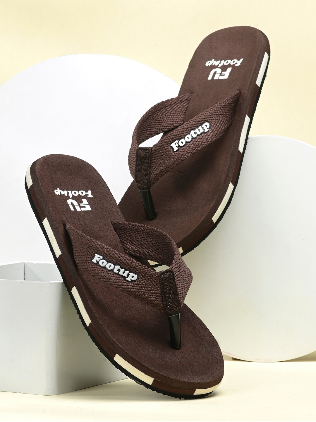 

FOOTUP Men Textured Thong Flip-Flops, Brown