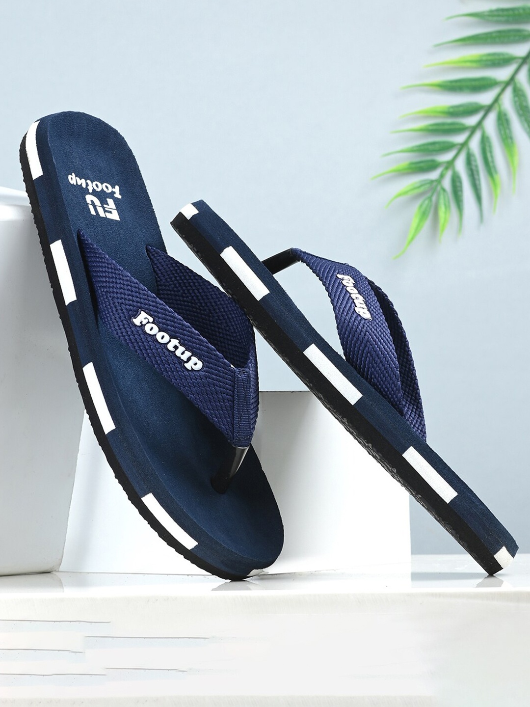 

FOOTUP Men Textured Thong Flip-Flops, Navy blue