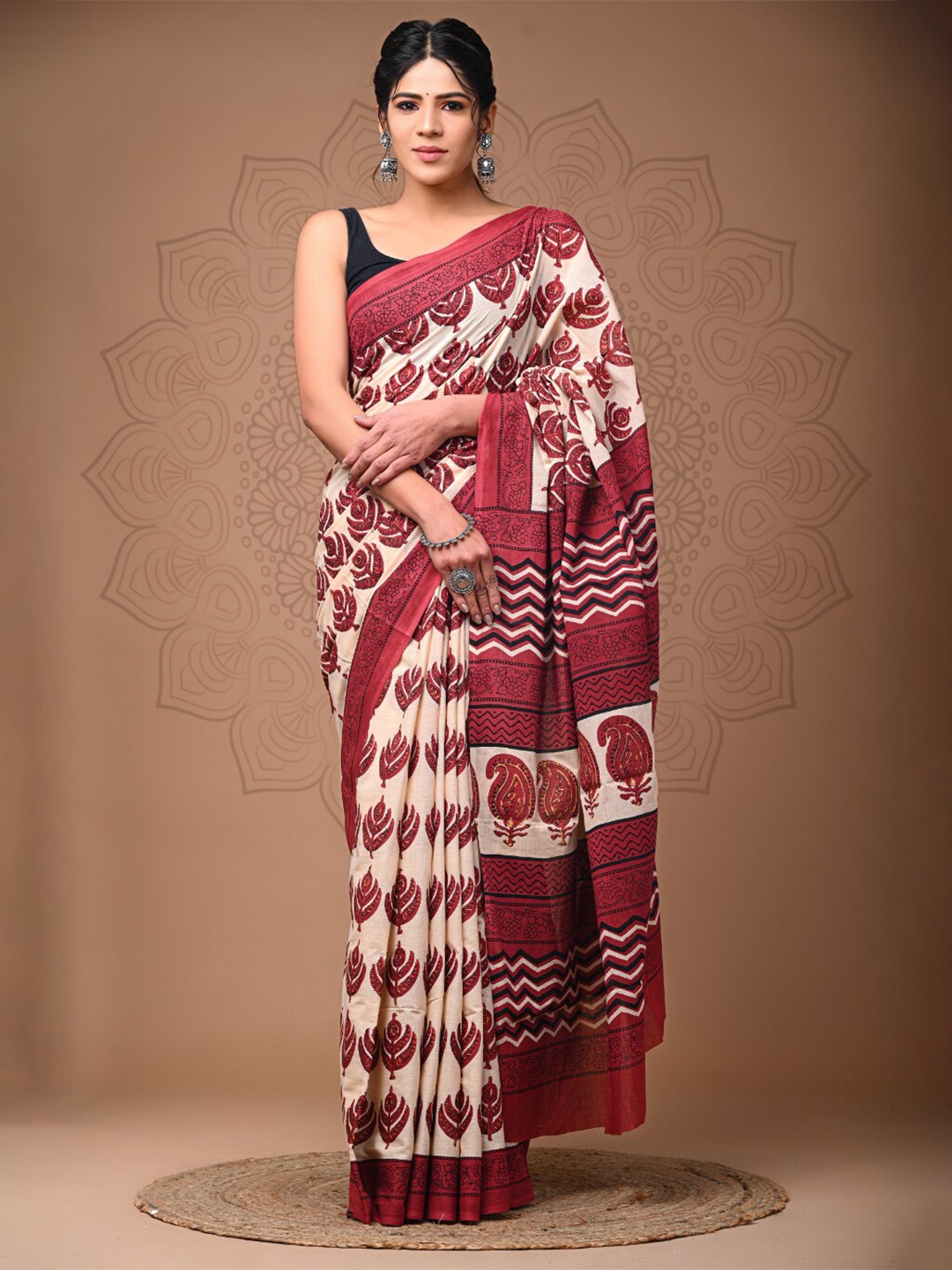 

BUTA BUTI Ethnic Motifs Printed Pure Cotton Saree, Cream