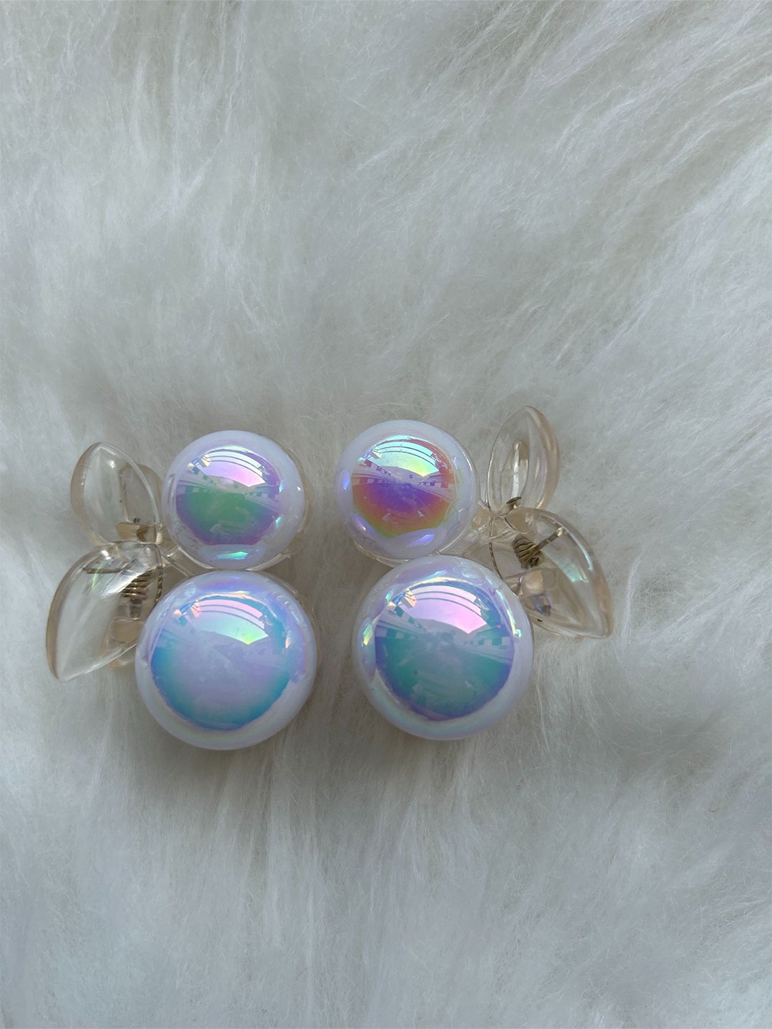 

LYTIX Girls Set of 2 White Pearl Beaded Claw Clips, Assorted