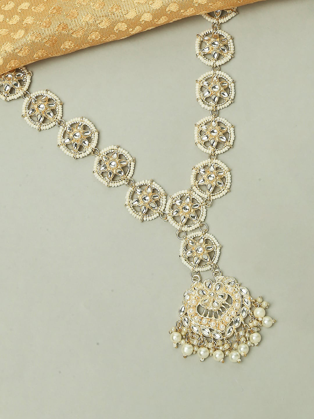 

OOMPH Kundan-Studded & Pearls-Beaded Sheeshphool Matha Patti, Gold