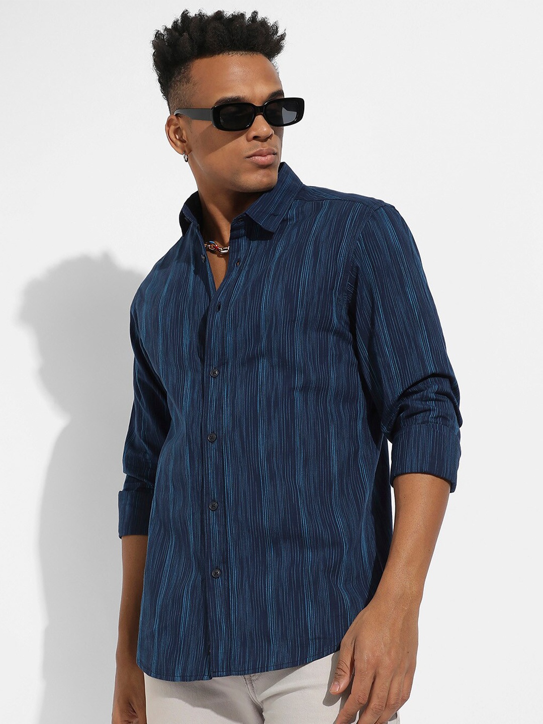 

Campus Sutra Classic Fit Vertical Striped Casual Cotton Shirt, Navy blue