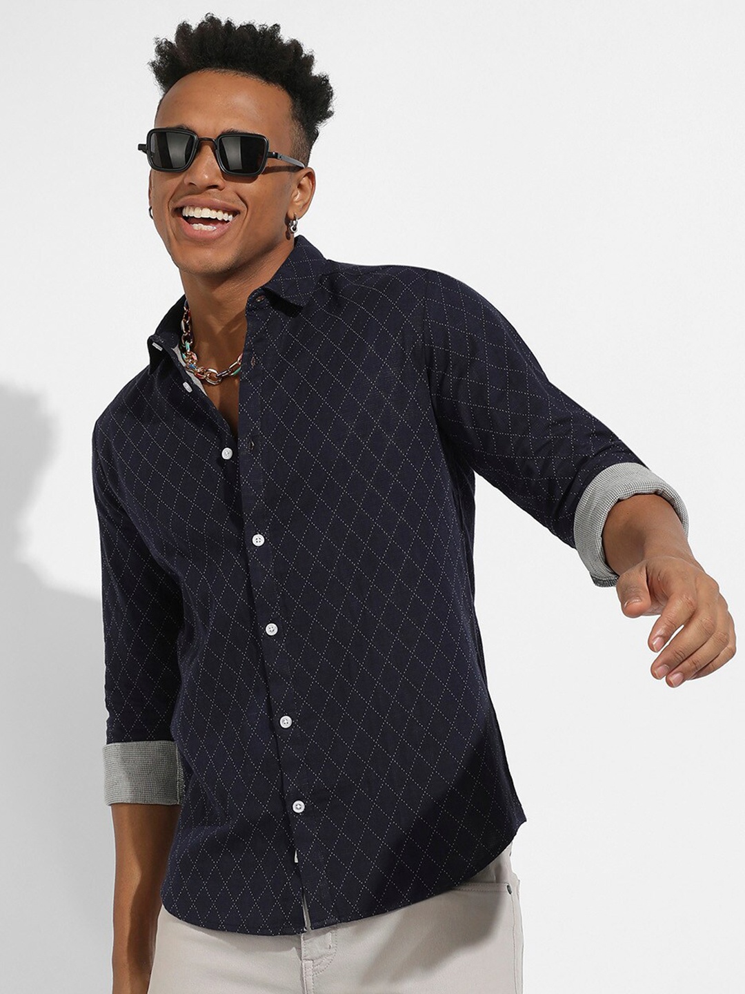 

Campus Sutra Navy Blue Classic Geometric Printed Cotton Casual Shirt