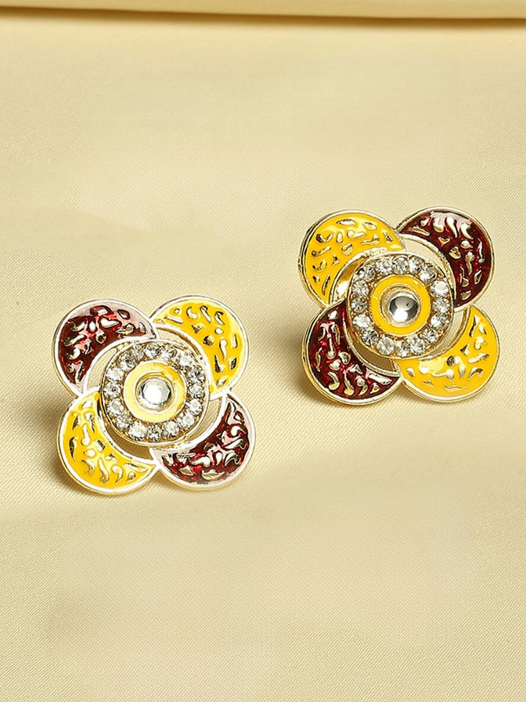

OOMPH Floral Studs Earrings, Gold
