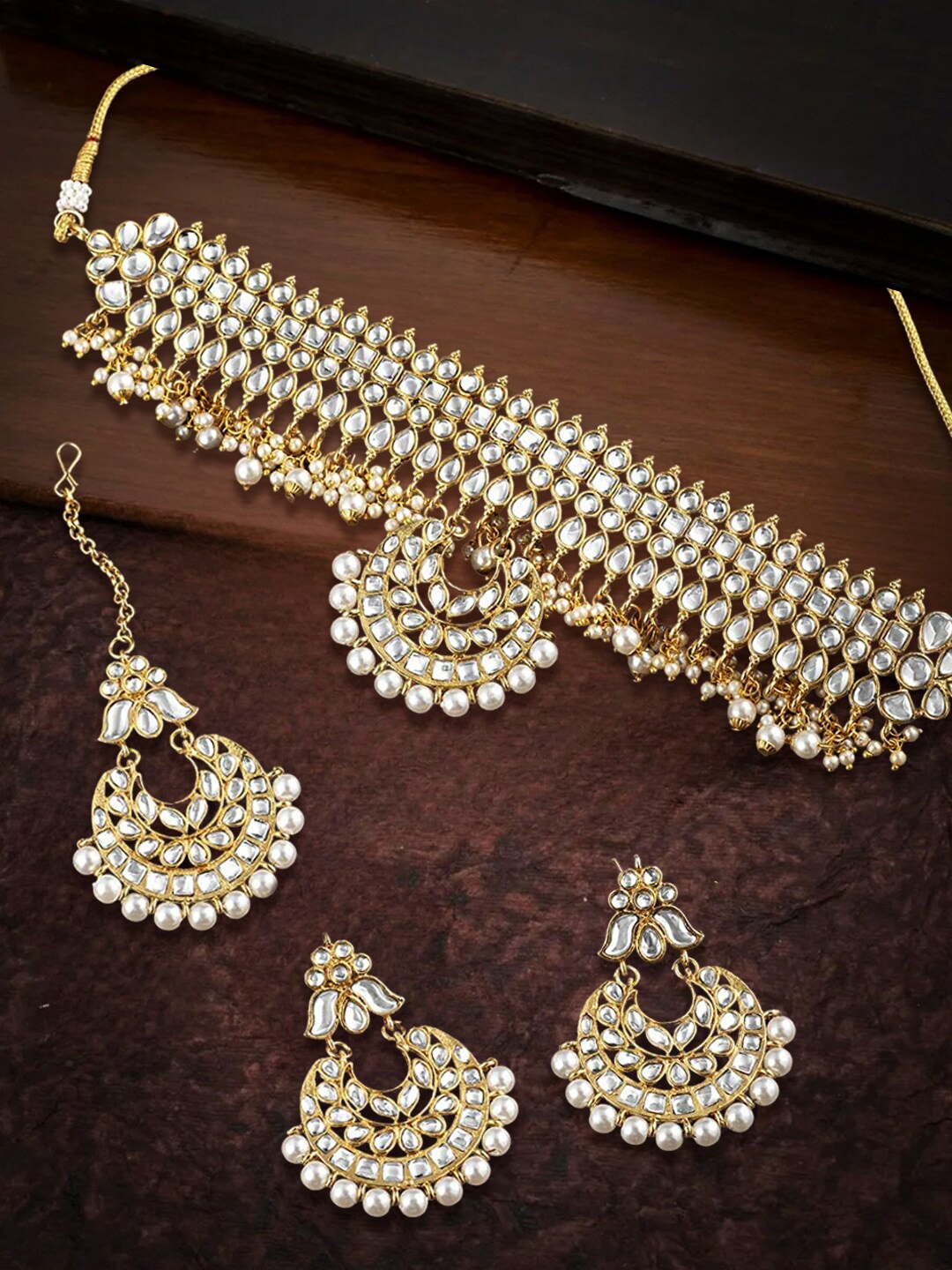 

OOMPH Kundan-Studded & Pearl Beaded Jadau Choker Necklace & Earrings With Maang Tika, White