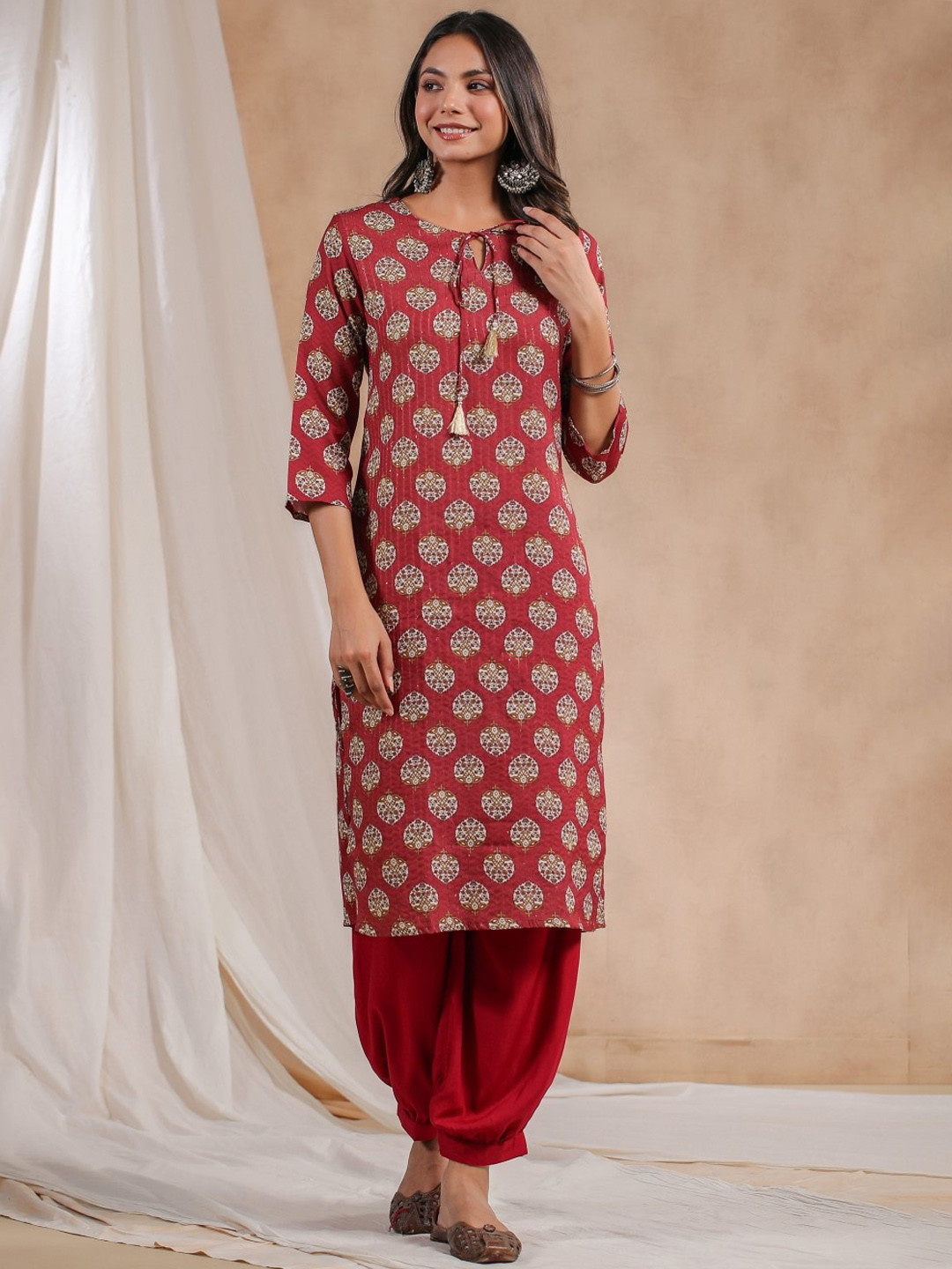 

Anubhutee Ethnic Motifs Printed Sequinned Silk Kurta, Rust