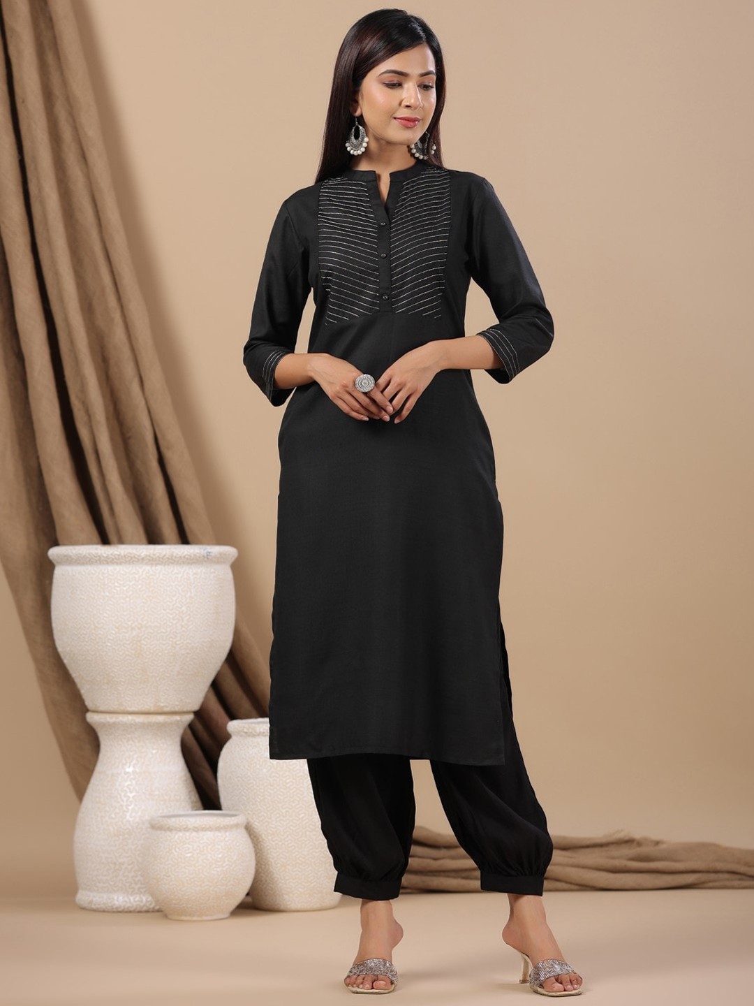 

Anubhutee Yoke Design Thread Work Pure Cotton Straight Kurta, Black