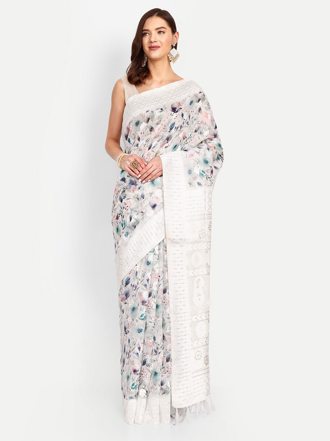 

DrapeMall Floral Printed Saree, White