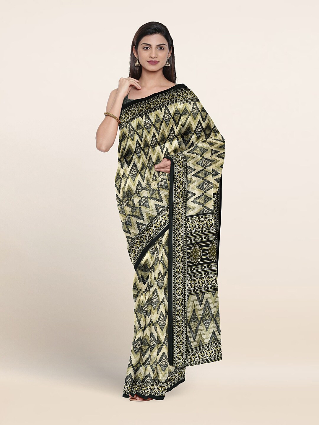 

Pothys Geometric Printed Saree, Green