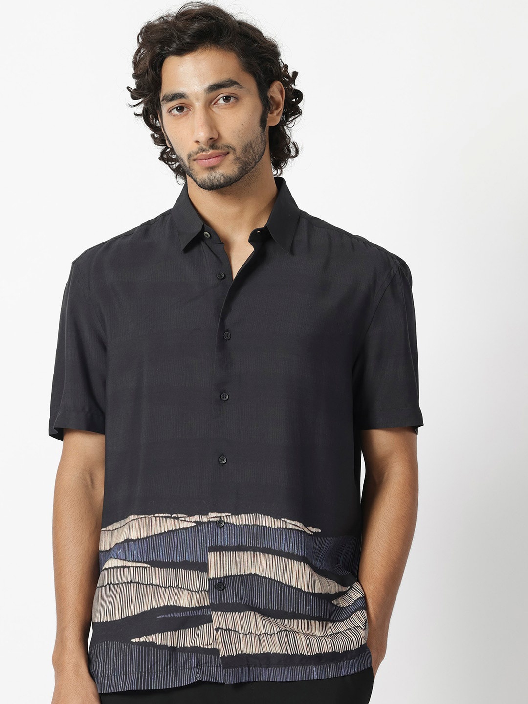 

RARE RABBIT Men Mesan Slim Fit Horizontal Striped Shirt, Black