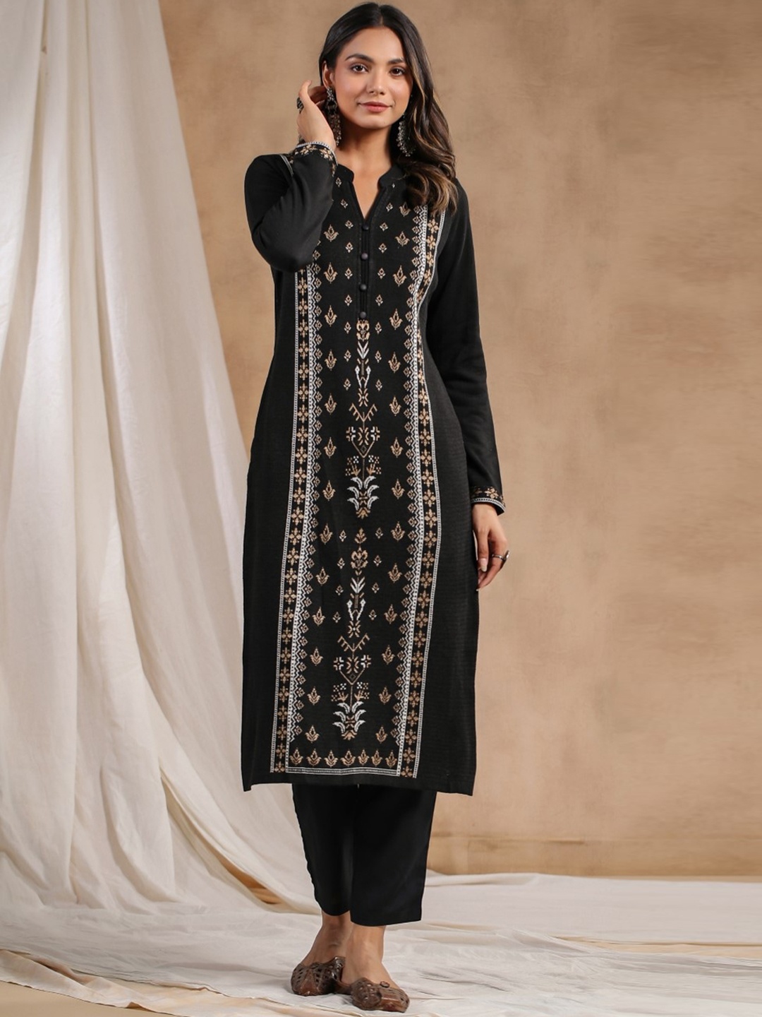 

Ishin Ethnic Motifs Woven Design Straight Kurta, Black