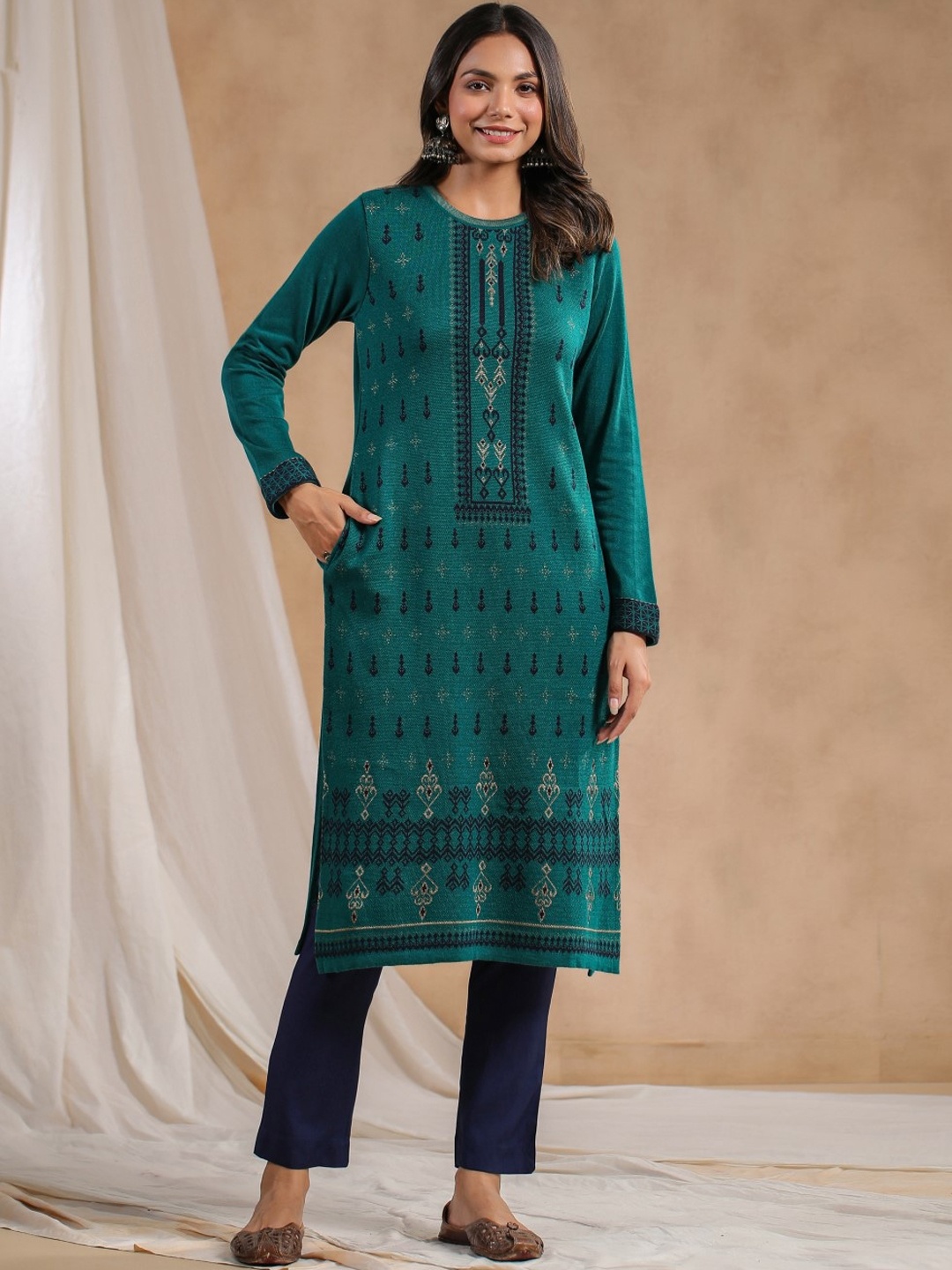 

Ishin Ethnic Motifs Woven Design Jacquard Straight Kurta, Green