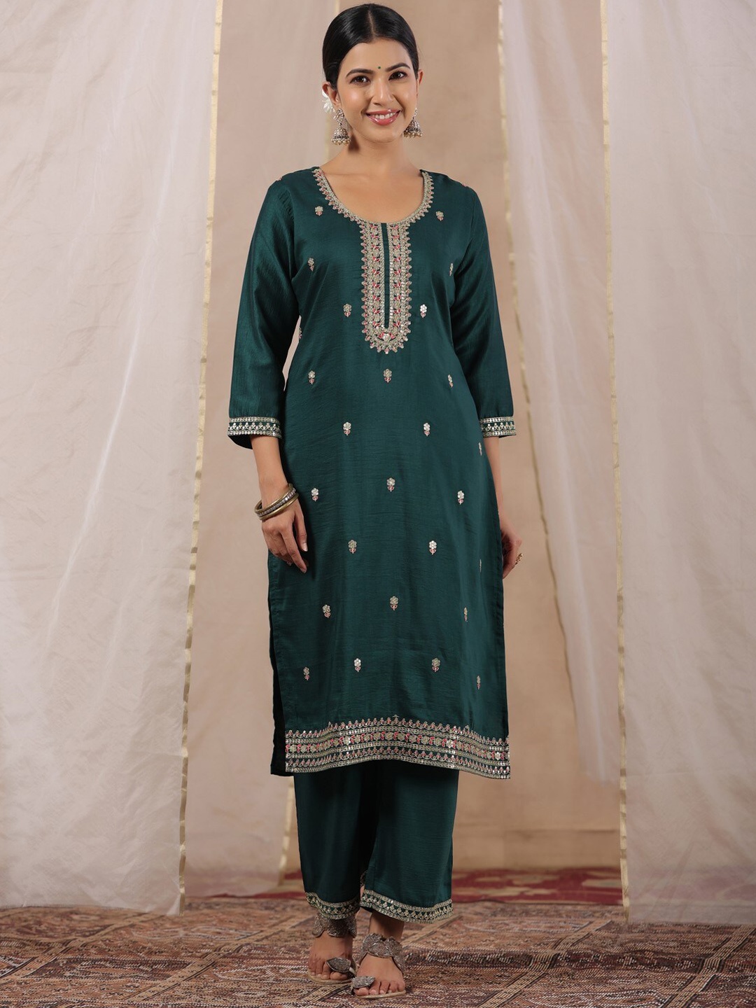 

Ishin Ethnic Motifs Embroidered Detail Silk Kurta, Green