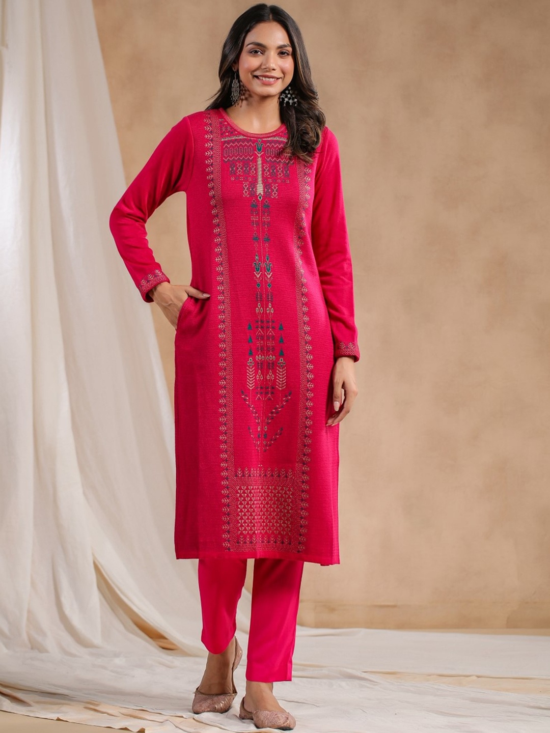 

Ishin Women Pink Ethnic Motifs Woven Design Straight Jacquard Kurta