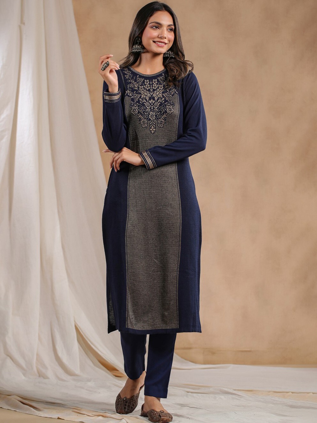 

Ishin Ethnic Motifs Woven Design Jacquard Straight Kurta, Navy blue