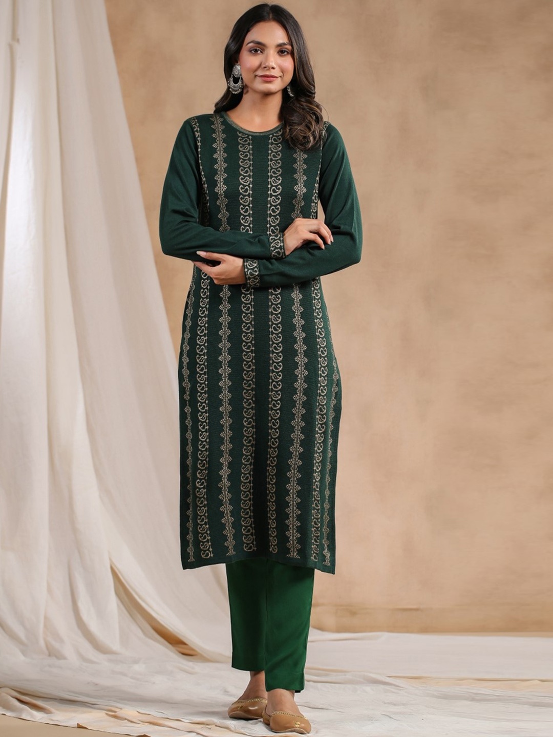 

Ishin Paisley Woven Design Jacquard Straight Kurta, Green