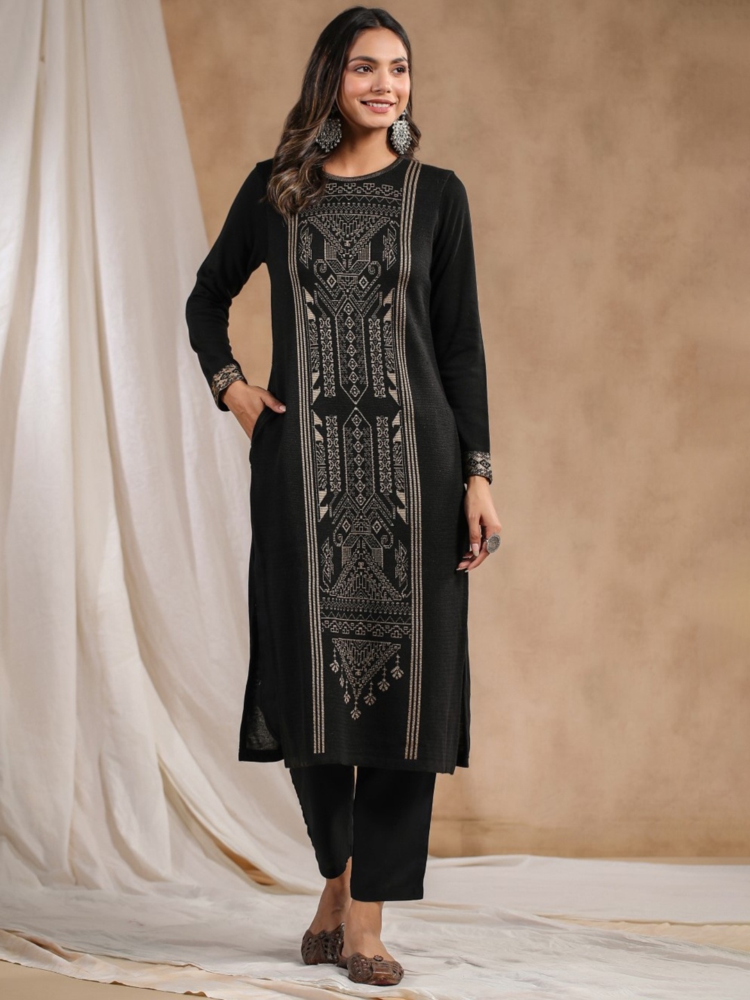 

Ishin Ethnic Motifs Woven Design Jacquard Kurta, Black