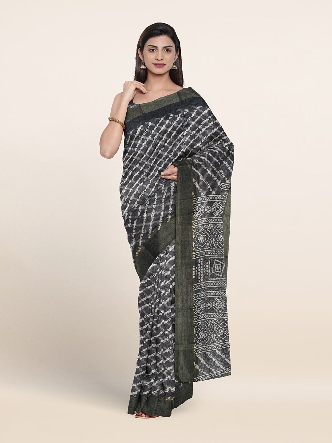 

Pothys Striped Cotton Blend Saree, Grey