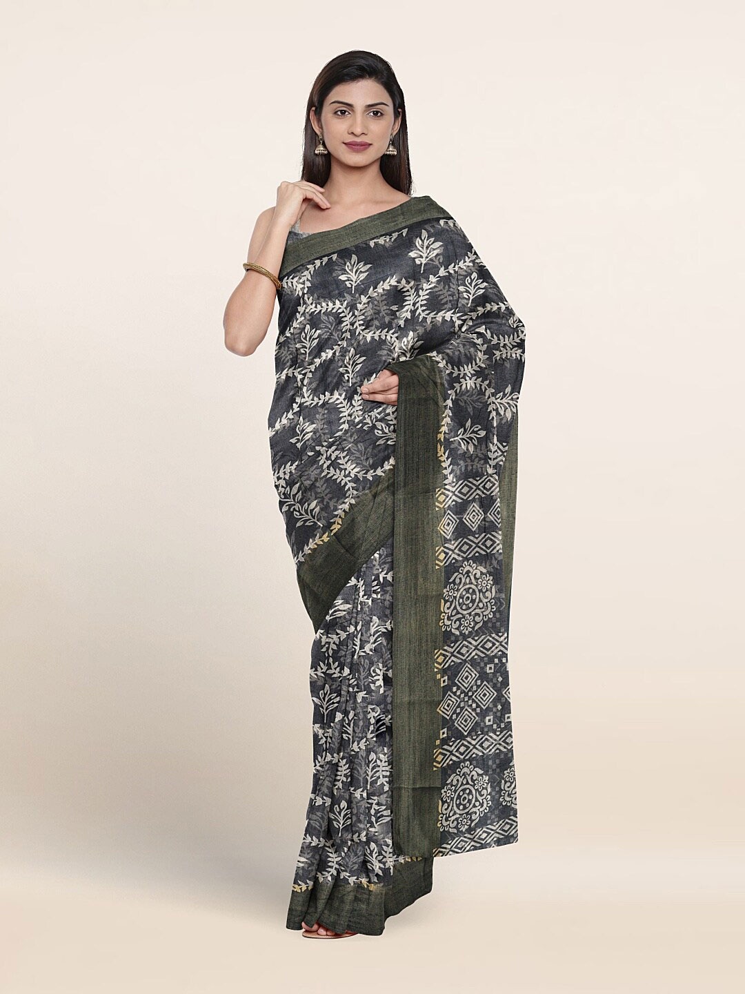 

Pothys Floral Printed Saree, Grey