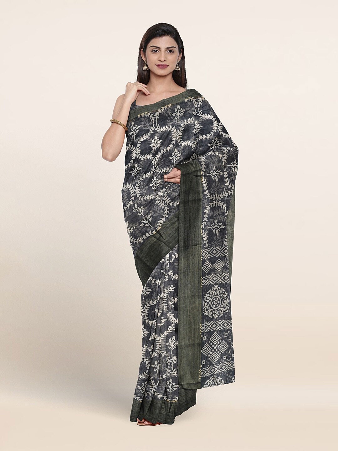 

Pothys Floral Printed Saree, Grey