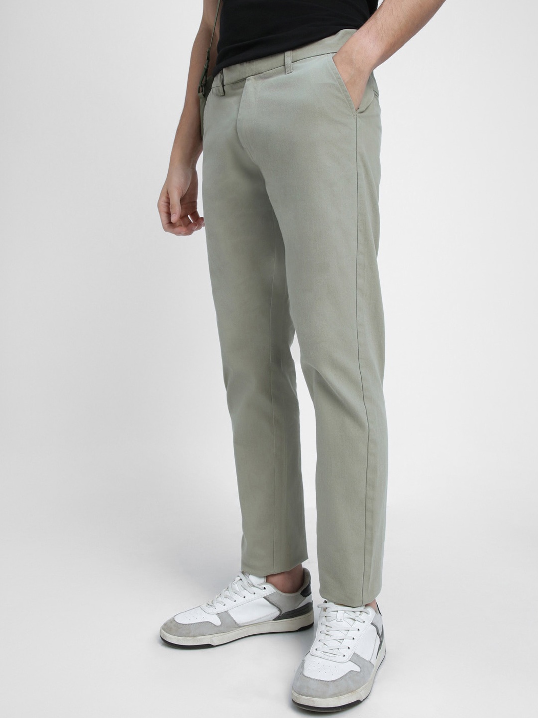 

Dennis Lingo Men Slim Fit Mid-Rise Plain Chinos Trousers, Green
