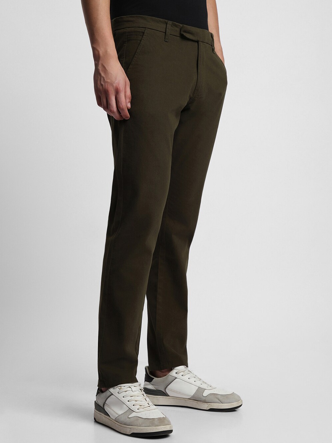 

Dennis Lingo Men Slim Fit Mid-Rise Plain Chinos, Green