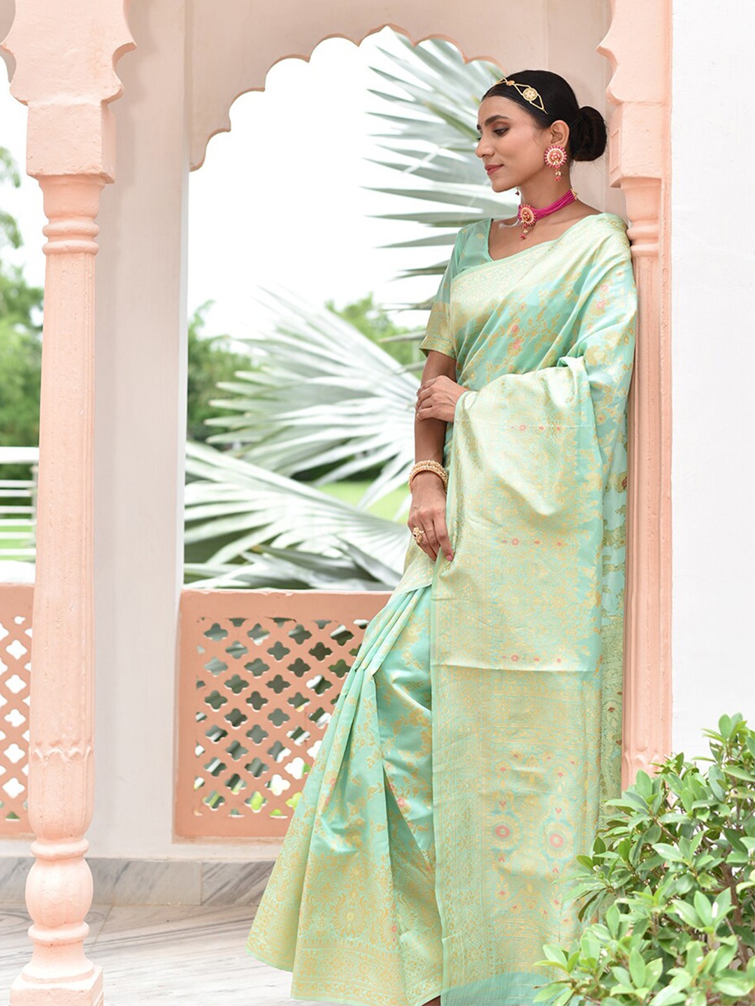 

Anouk Green & Gold-Toned Ethnic Motifs Woven Design Zari Pure Cotton Saree
