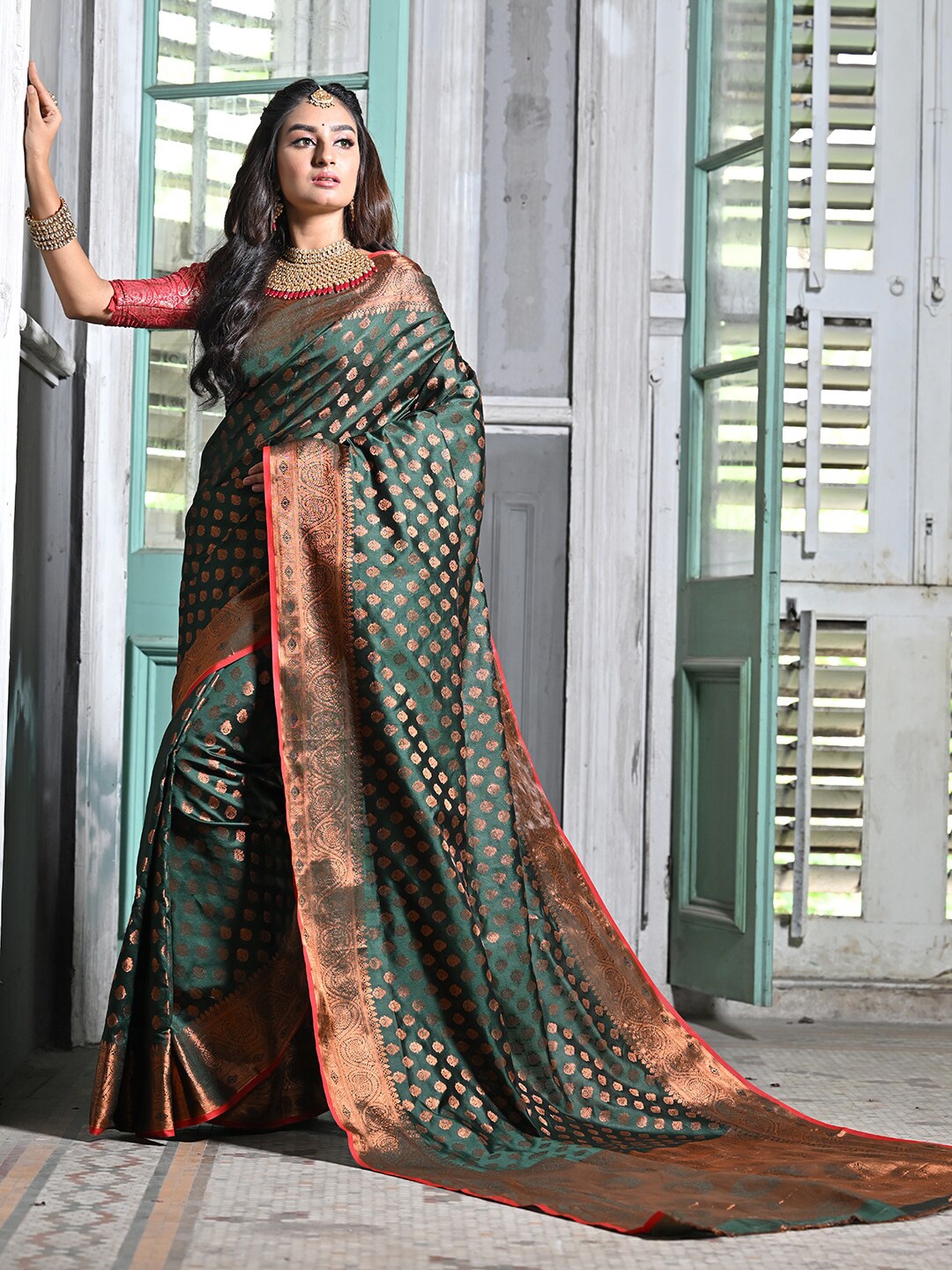 

Anouk Ethnic Motifs Woven Design Zari Banarasi Saree, Green