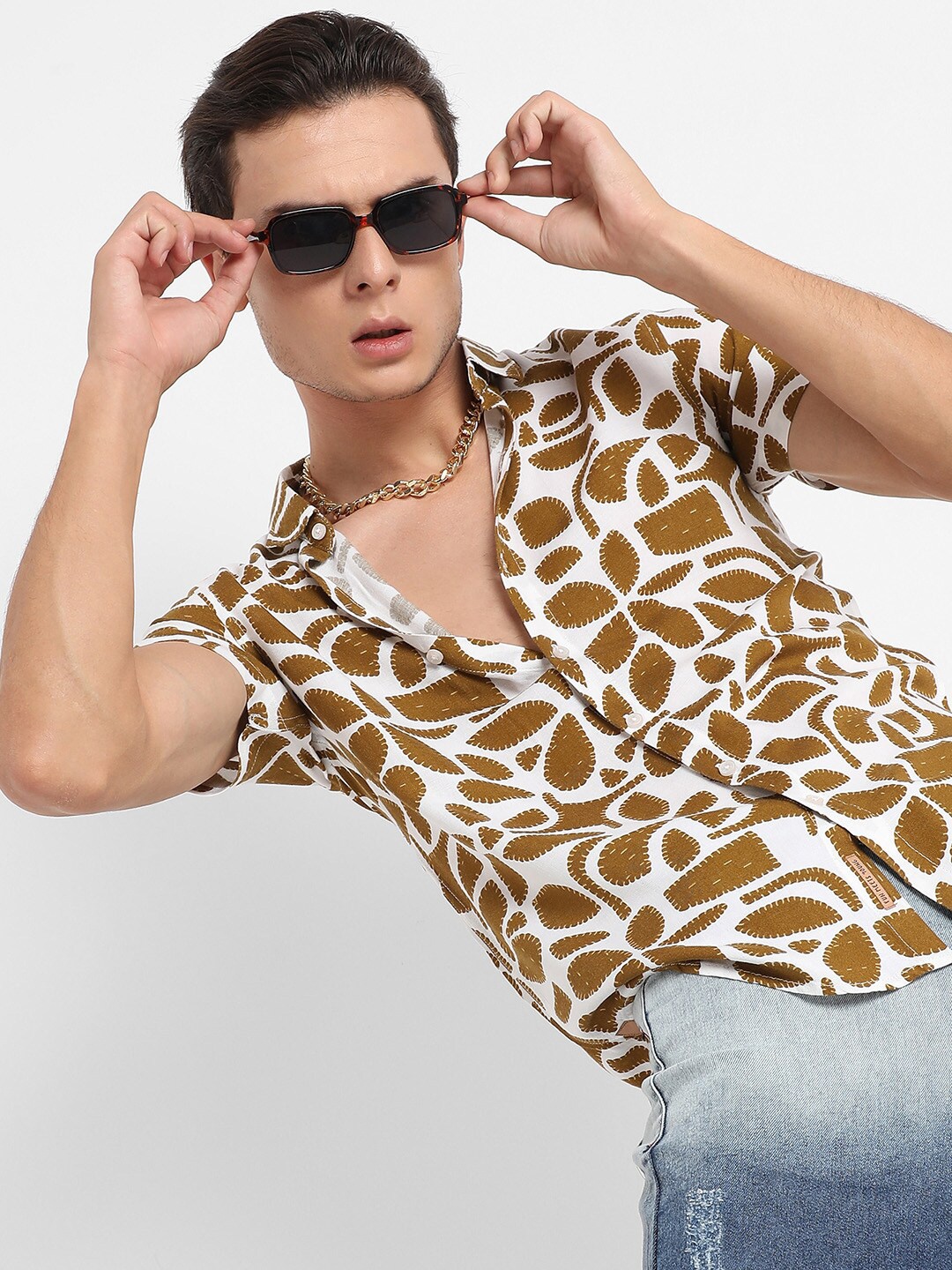 

Campus Sutra Classic Abstract Printed Casual Shirt, White