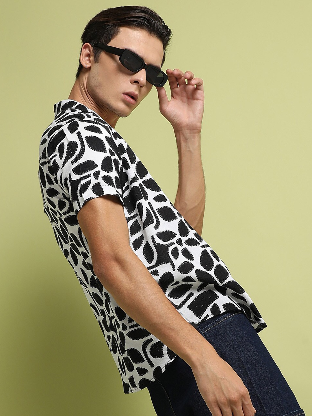 

Campus Sutra Classic Abstract Printed Casual Shirt, White