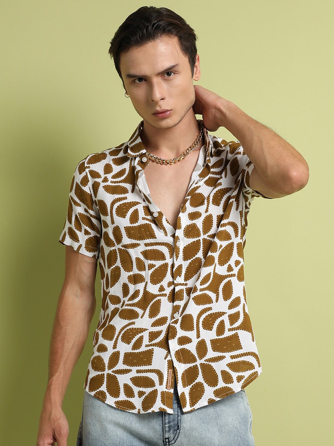 

Campus Sutra Floral Printed Classic Casual Shirt, White