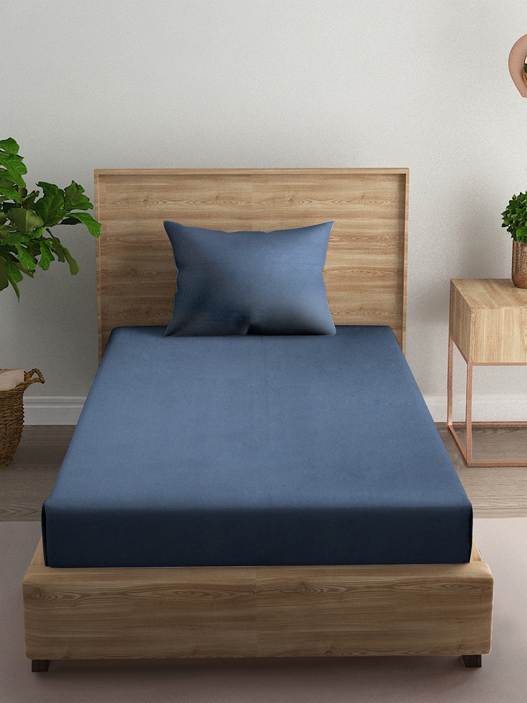 

Naksh Blue Cotton 210 TC Queen Bedsheet With 2 Pillow Covers