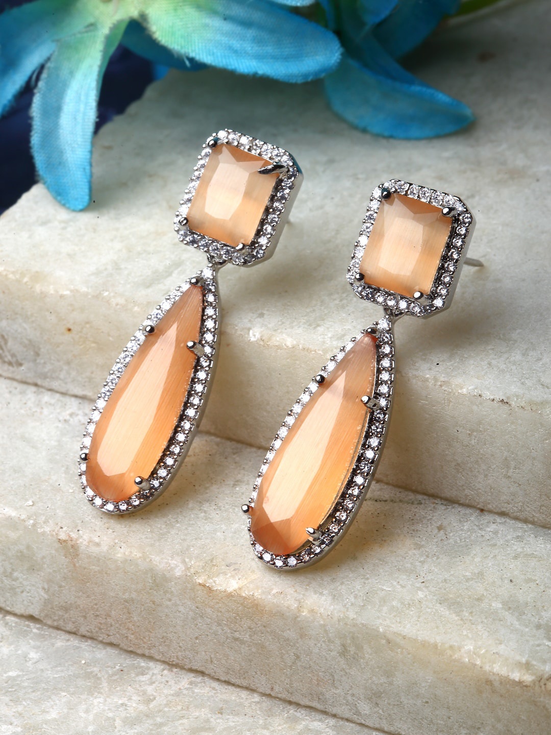 

ZENEME Orange Teardrop Shaped Drop Earrings