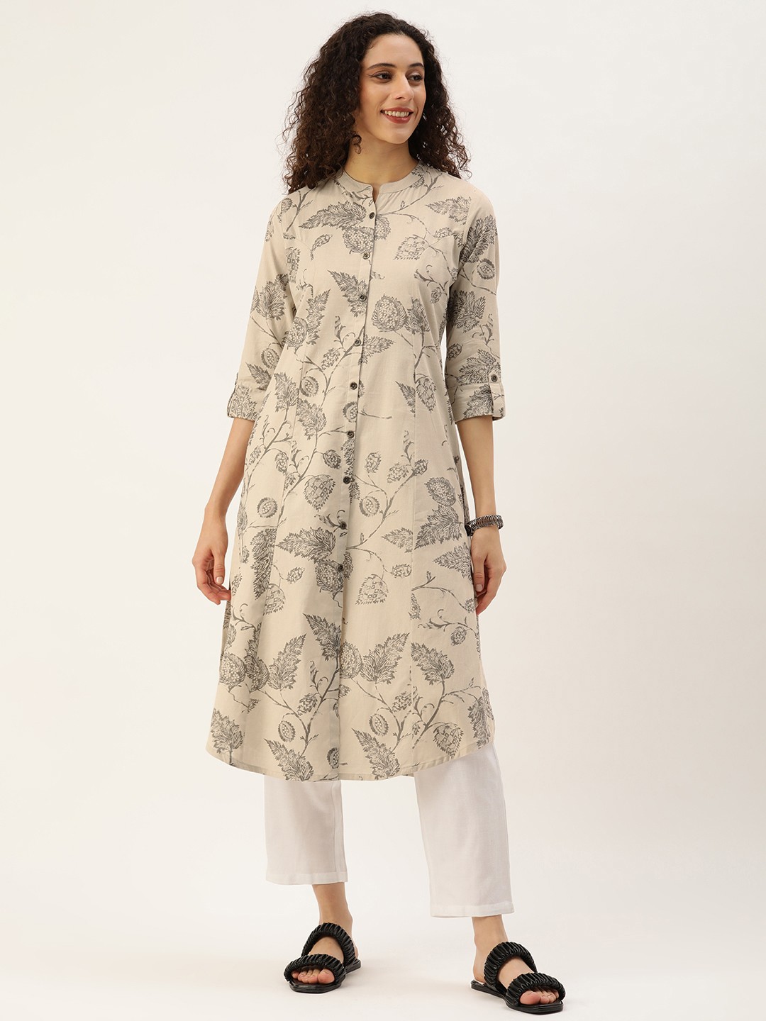 

AMUKTI Women Floral Printed Kurta, Beige