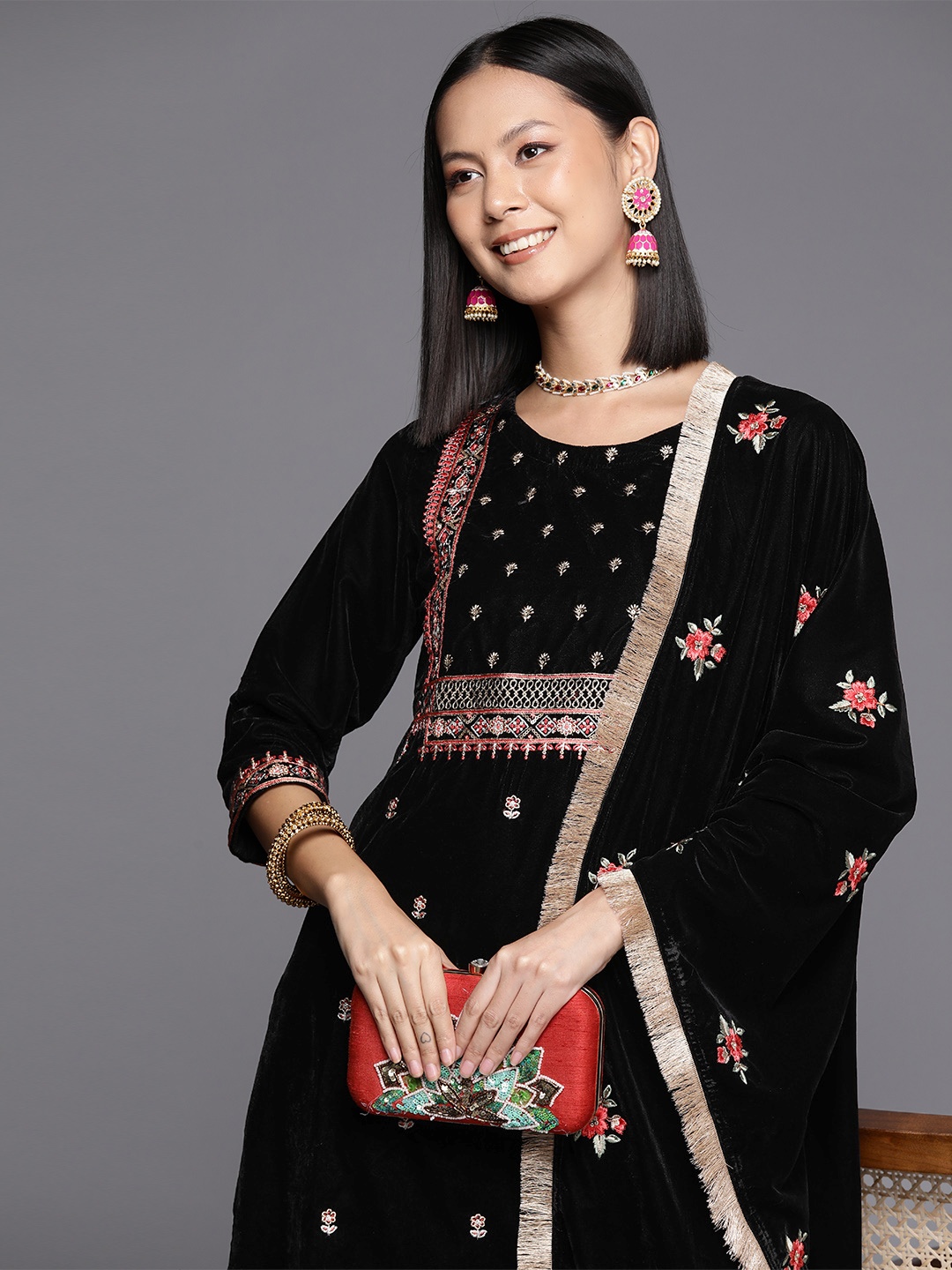 

Varanga Zari Yoke Embroidered Straight Velvet Kurta with Trousers & Embroidered Dupatta, Black