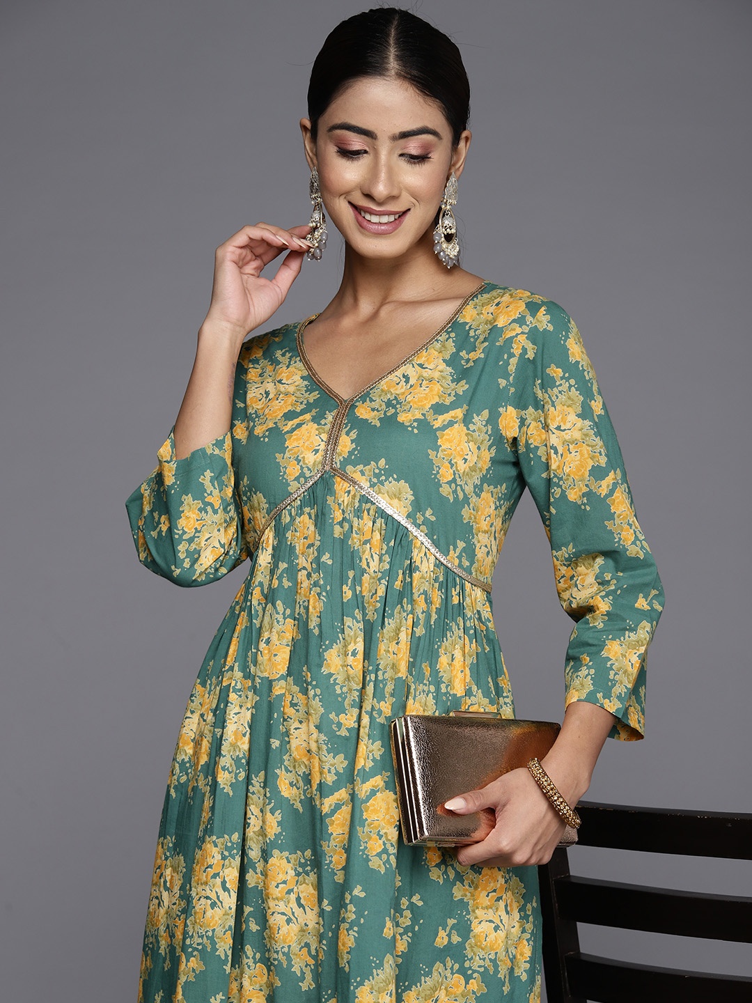 

Varanga Floral Printed Sequinned Empire Kurta, Green