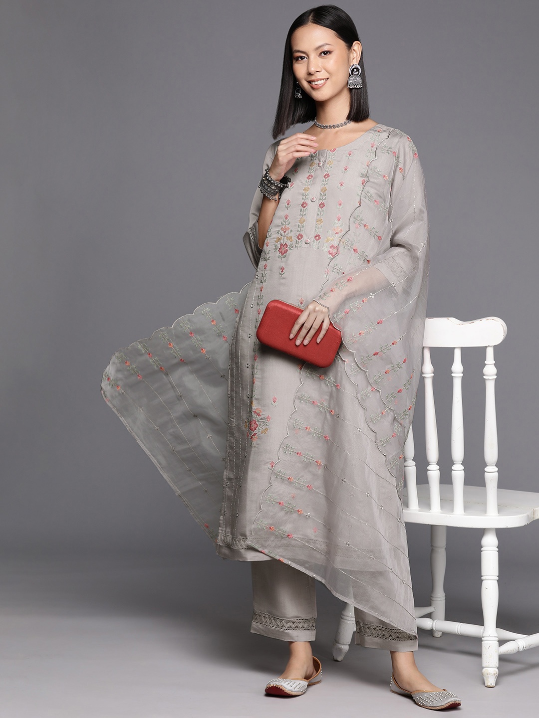 

Varanga Women Floral Embroidered Regular Thread Work Kurta with Trousers & With Dupatta, Grey