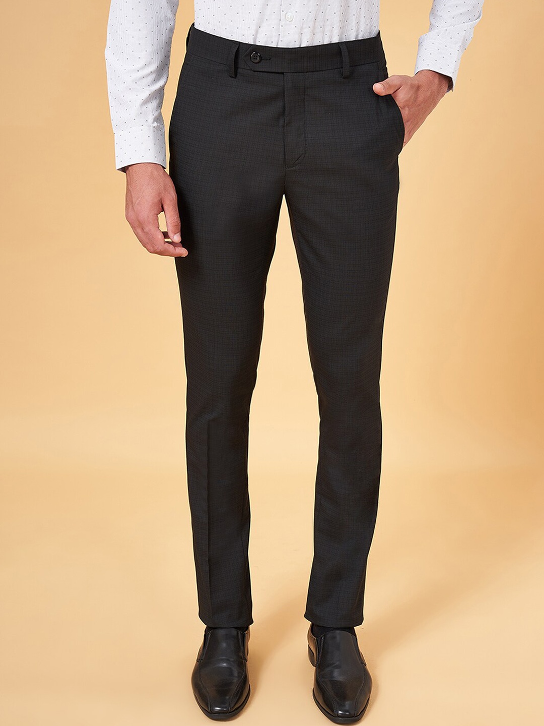 

BYFORD by Pantaloons Men Slim Fit Low-Rise Formal Trousers, Black