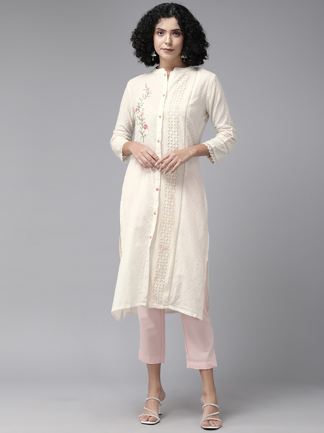 

Amirah s Floral Embroidered Mandarin Collar Kurta, Off white