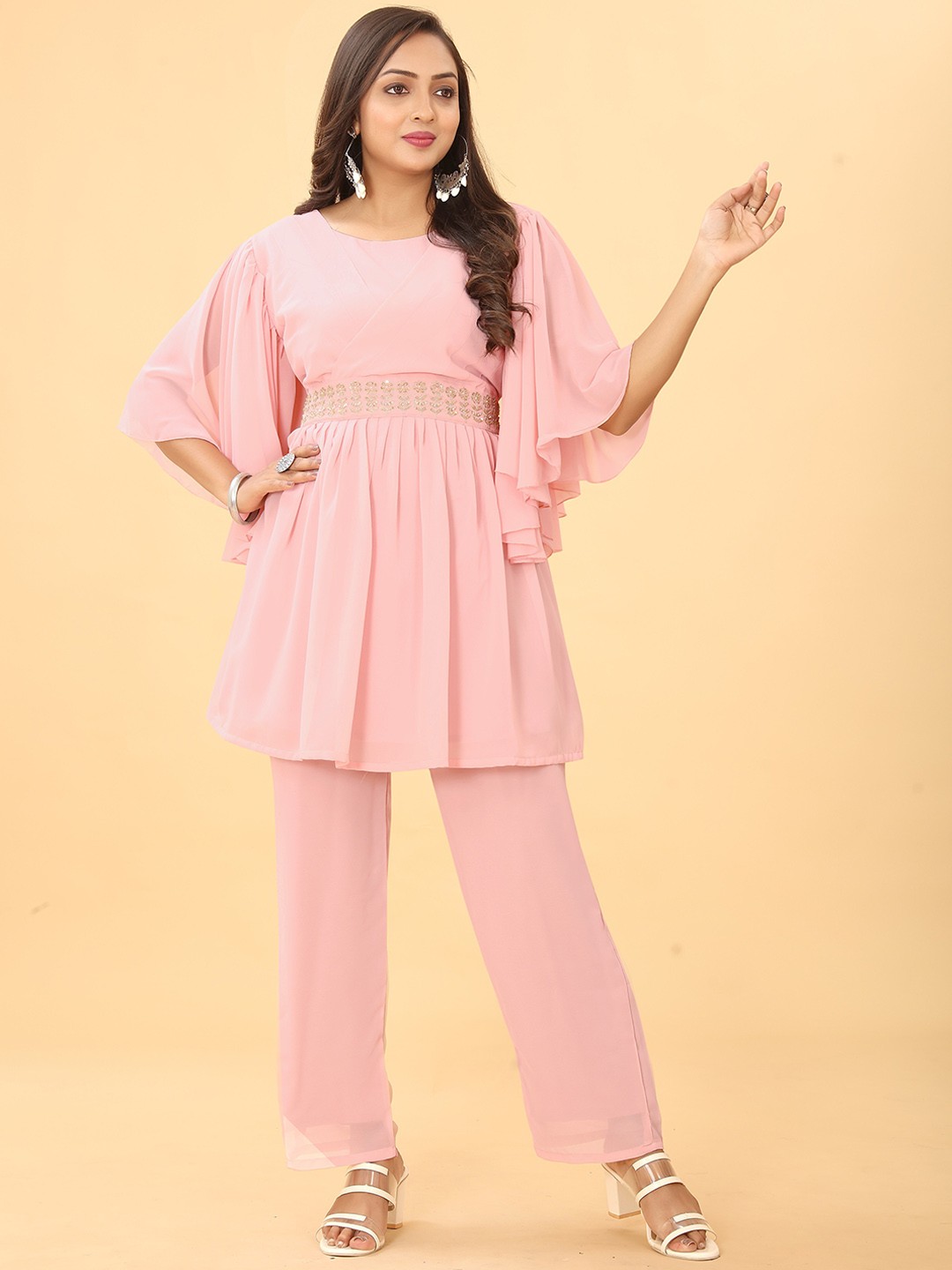 

Mclothings Floral Embroidered Flared Sleeve Thread Work Kurta And Trousers Kurta Set, Pink
