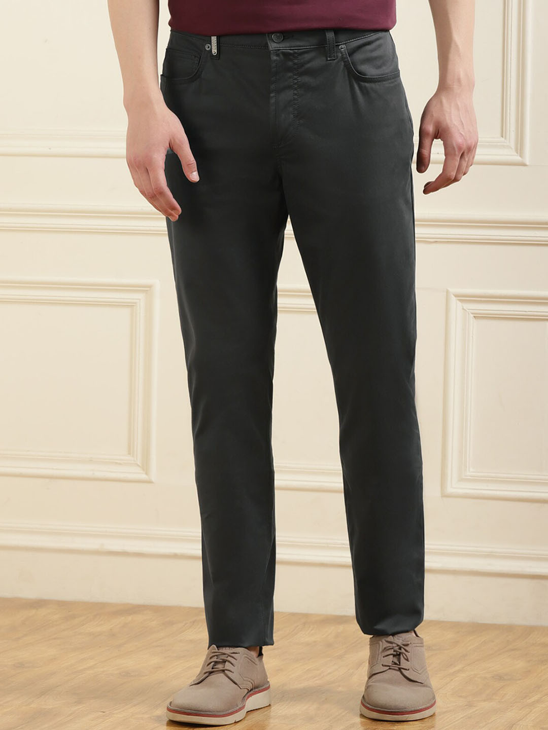 

MOSCHINO COUTURE Men Regular Fit Mid-Rise Clean Look Jeans, Grey
